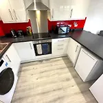 Elegant 2-Bed In Central Headington-Modern New Built Retreat- Wi-Fi, Netflix, Top Location