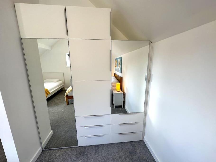 Casa de férias Elegant 2-bed In Headington-modern New Built Retreat- Wi-fi, Netflix, Location *