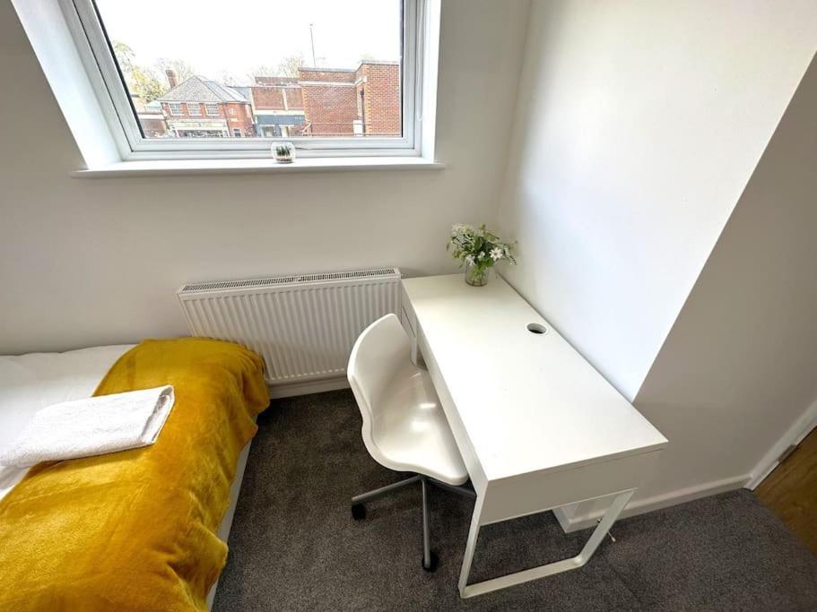 Elegant 2-bed In Headington-modern New Built Retreat- Wi-fi, Netflix, Location Casa de férias *